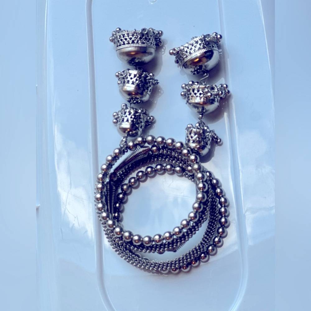 Hanging tassels bracelet in silver color